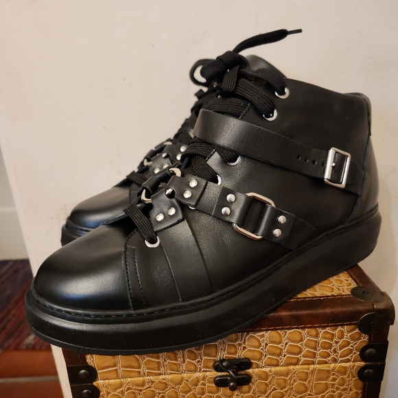 Black High-Top Men's Shoes